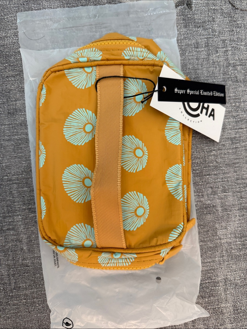 ALOHA Collection Shell Cabin Crew Kit Zipper Bag SOLD OUT Splash Proof NIB RARE